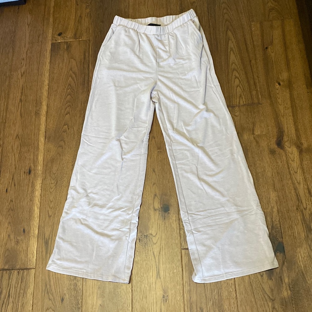Know one cares lounge pants. BNWT